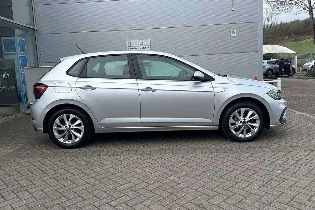 Used VW Polo Style 95 HP (69 kW) 2024 Silver Hatchback
