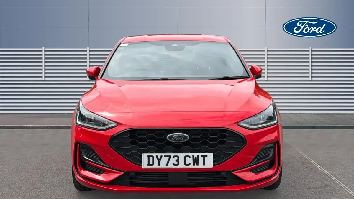 Used Ford Focus ST-Line X 155 HP (114 kW) 2023 Red Hatchback