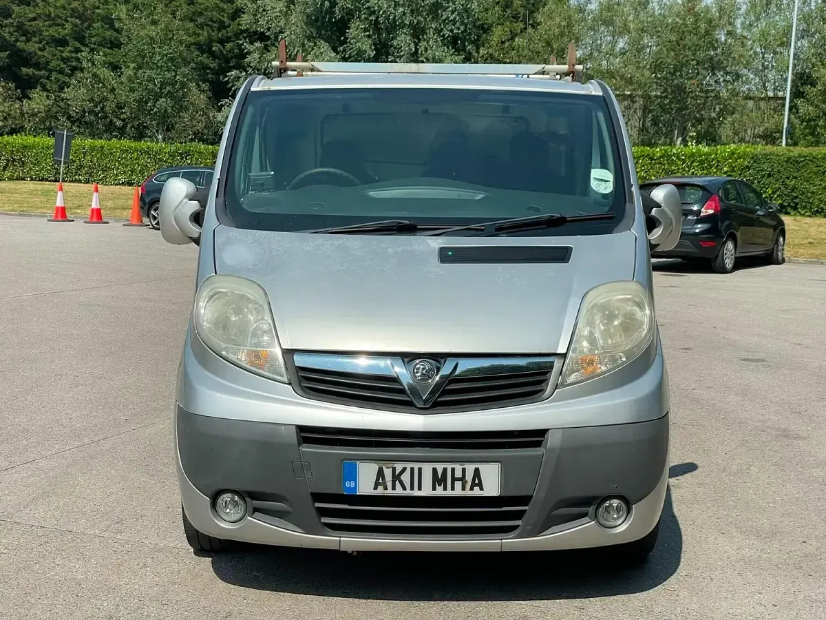 Used Vauxhall Vivaro 115 HP (84 kW) 2011 Silver MPV