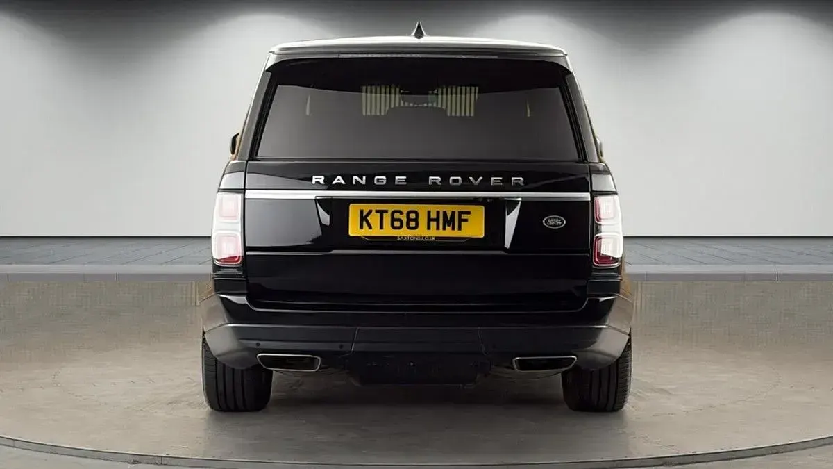 Used Land Rover Range Rover Vogue 404 HP (297 kW) 2018 Santorini black SUV