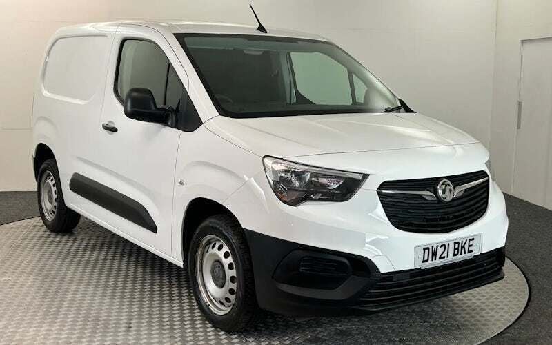 Used 2021 Vauxhall Combo MPV | £10,200 (Fair price) - Image 1/4