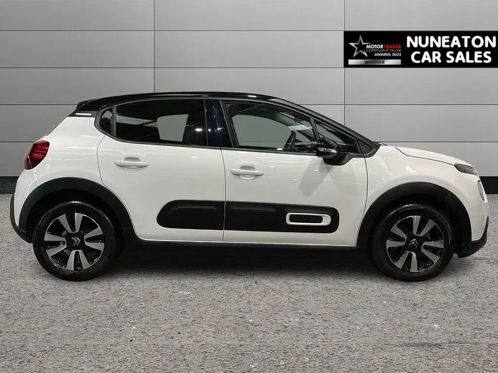 Used Citroën C3 PureTech 83 HP (61 kW) 2024 White Hatchback