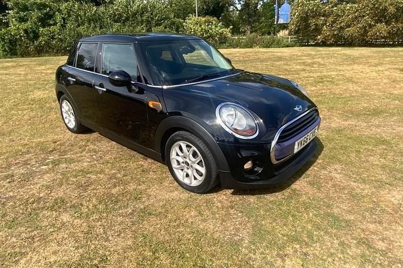 Black Used 2016 Mini Cooper D Hatch Hatchback | £7,495 (Fair price) - Image 1/1