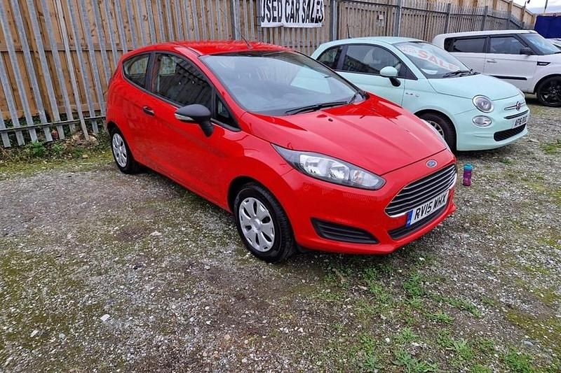 Red Used 2015 Ford Fiesta Studio Hatchback | £2,995 (Good price) - Image 1/1