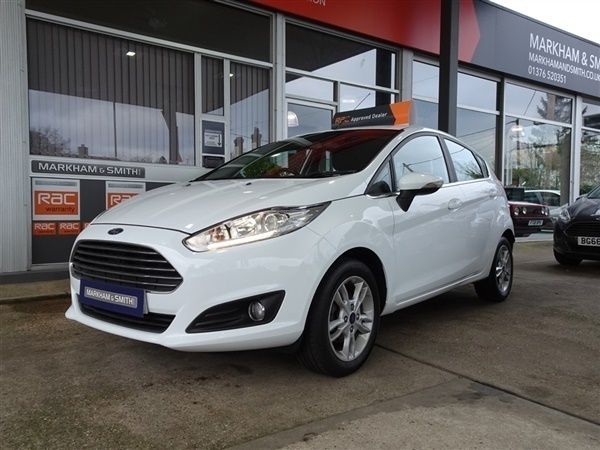 Frozen white Used 2017 Ford Fiesta Zetec Hatchback | £6,991 (A bit pricey) - Image 1/1