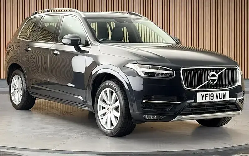 Used Volvo XC90 Momentum 235 HP (172 kW) 2019 SUV