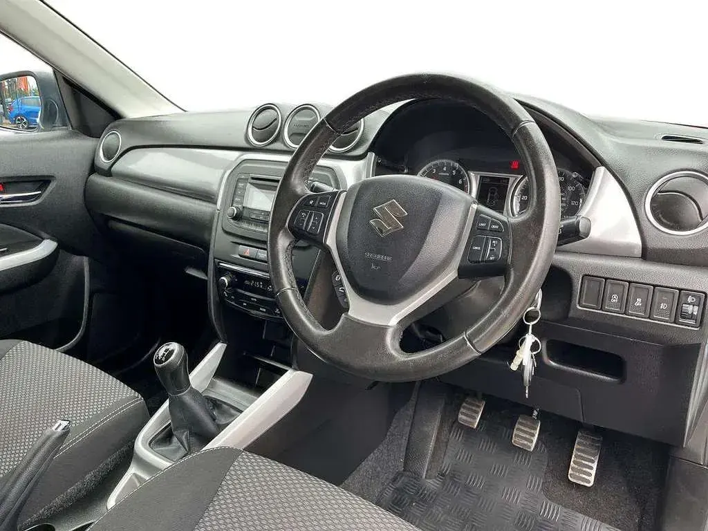 Used Suzuki Vitara SZ4 120 HP (88 kW) 2017 White SUV