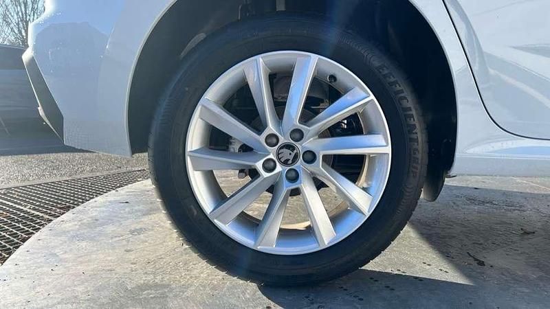 Used Skoda Kamiq SE 95 HP (69 kW) 2025 Moon white metallic SUV