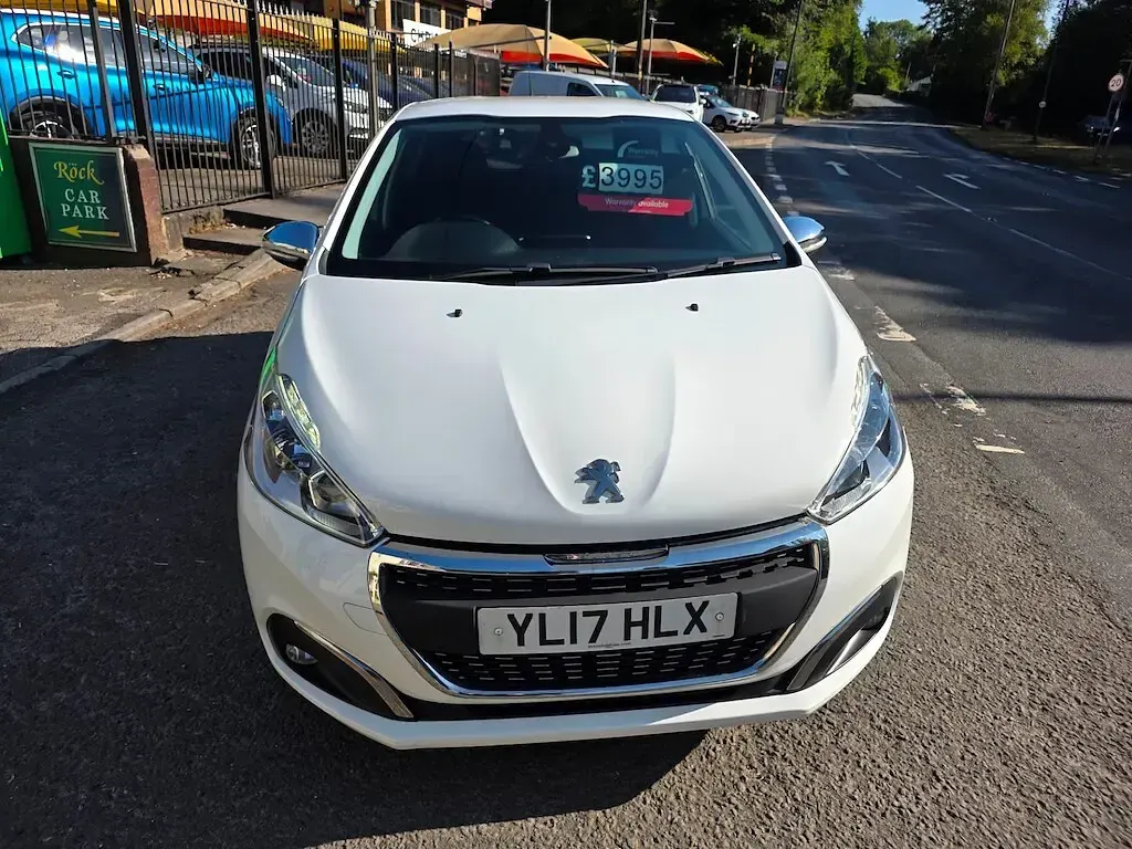 Used Peugeot 208 Allure 2017 White Hatchback