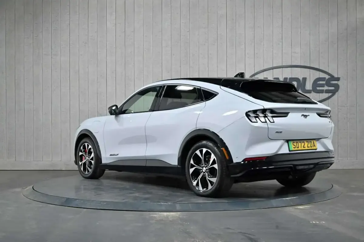 Begagnad Ford Mustang Mach-E Extended Range 99 kW (135 HK) 2022 Vit SUV