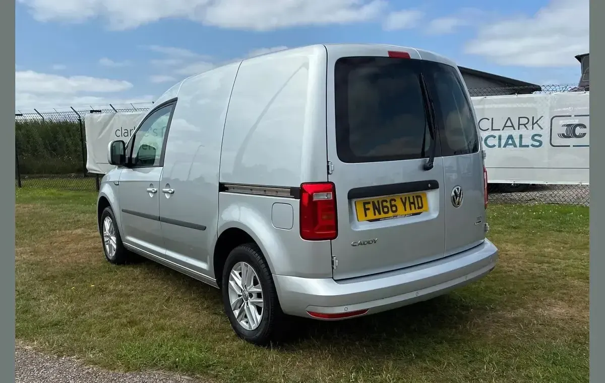 Used VW Caddy Highline 101 HP (74 kW) 2016 Silver MPV