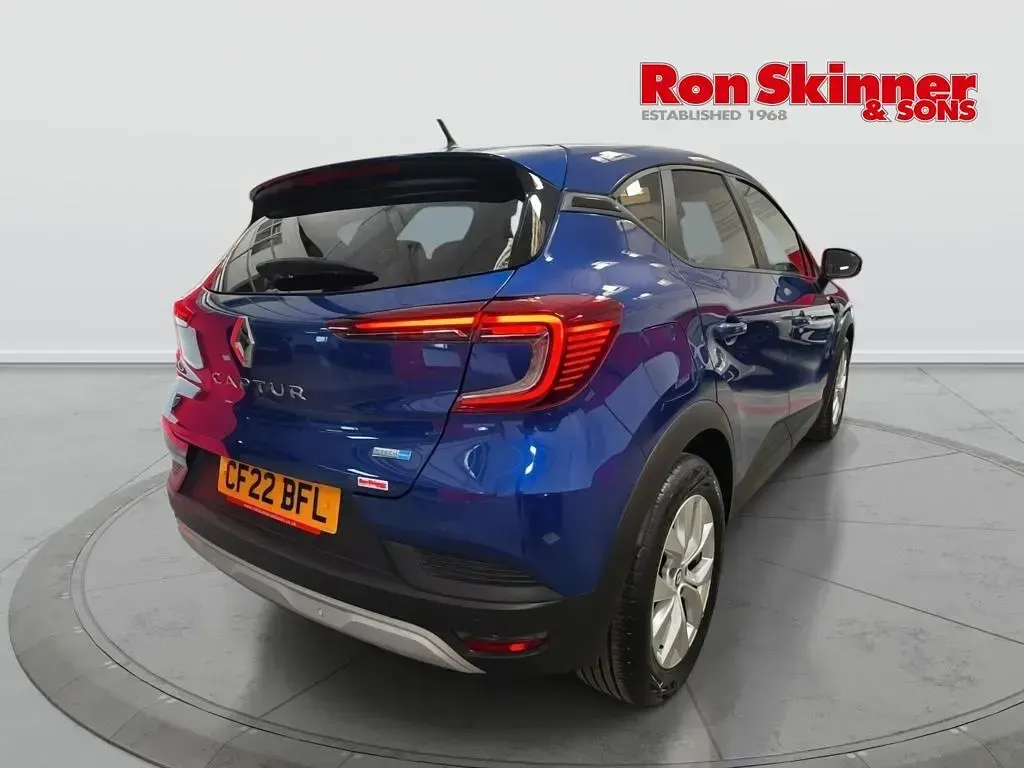 Used Renault Captur Iconic 143 HP (105 kW) 2022 Blue SUV