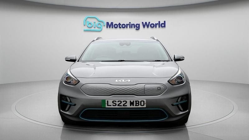 Begagnad Kia e-Niro 147 kW (201 HK) 2022 Grå SUV