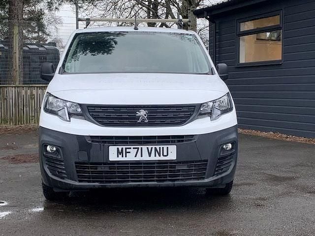 Used Peugeot Partner Premium 131 HP (96 kW) 2021 White MPV