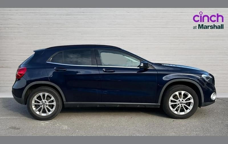 Used Mercedes GLA200 SE 134 HP (98 kW) 2017 Blue SUV