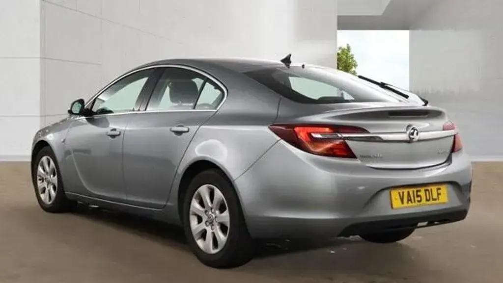 Used Vauxhall Insignia S 140 HP (102 kW) 2015 Silver Hatchback