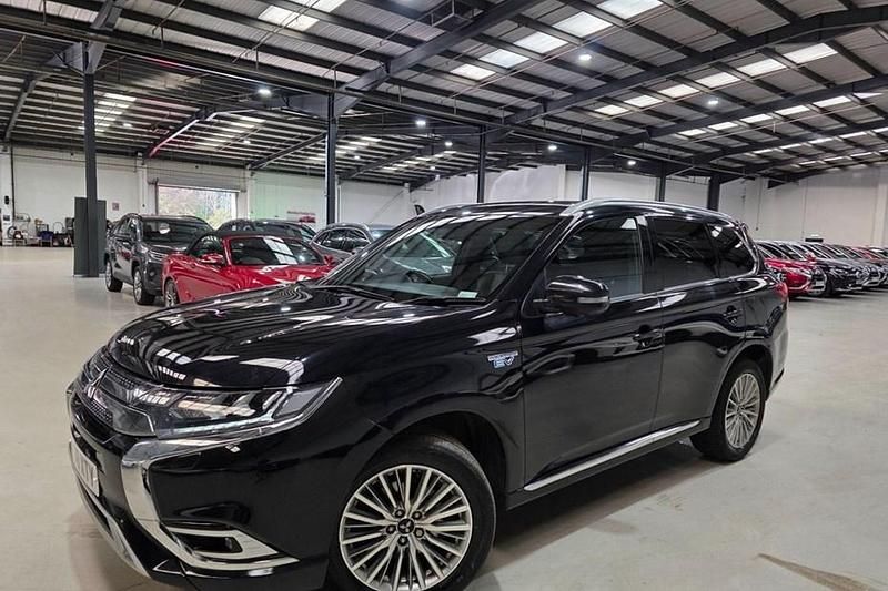 Black Used 2018 Mitsubishi Outlander P-HEV Estate | £11,990 (Fair price) - Image 1/1