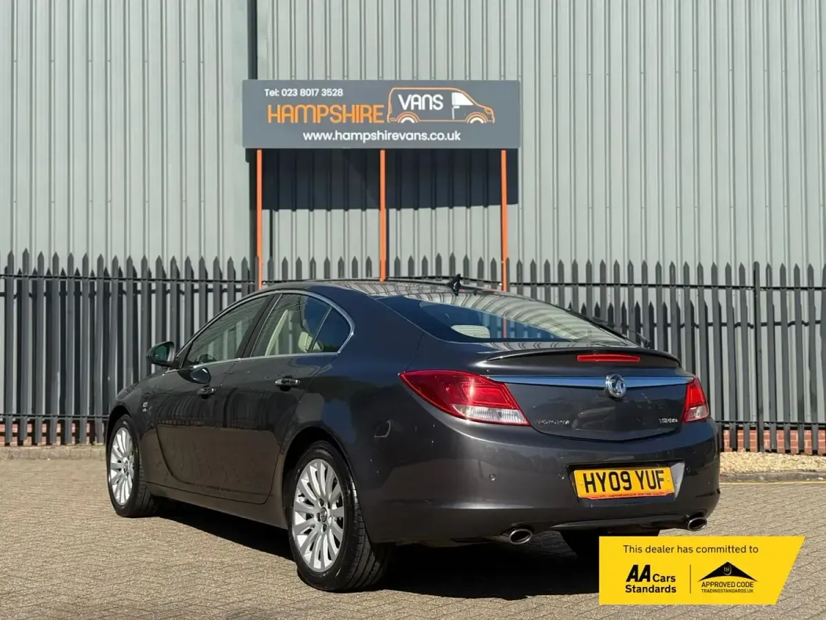 Second-hand Vauxhall Insignia Elite 220 CP (161 kW) 2009 Gri Hatchback