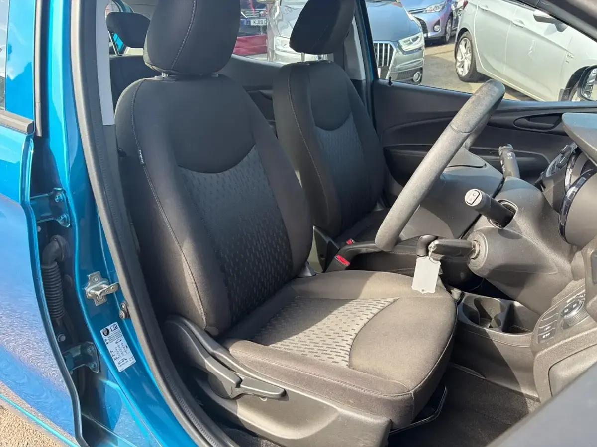 Used Vauxhall Viva 73 HP (53 kW) 2019 Blue Hatchback