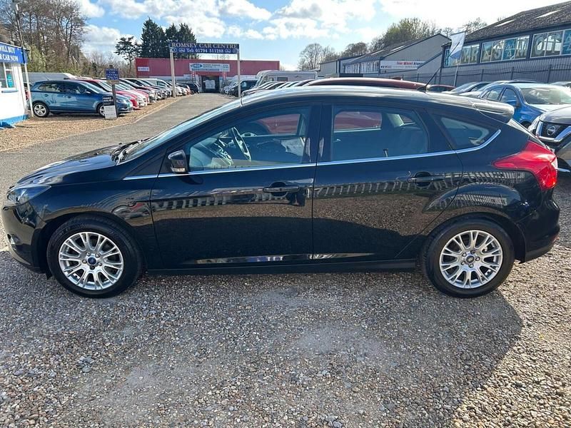 Used Ford Focus Titanium 125 HP (91 kW) 2011 Black Hatchback