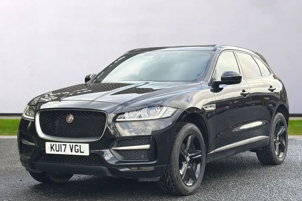 Usado Jaguar F-Pace R-Sport 180 HP (132 kW) 2017 Preto SUV