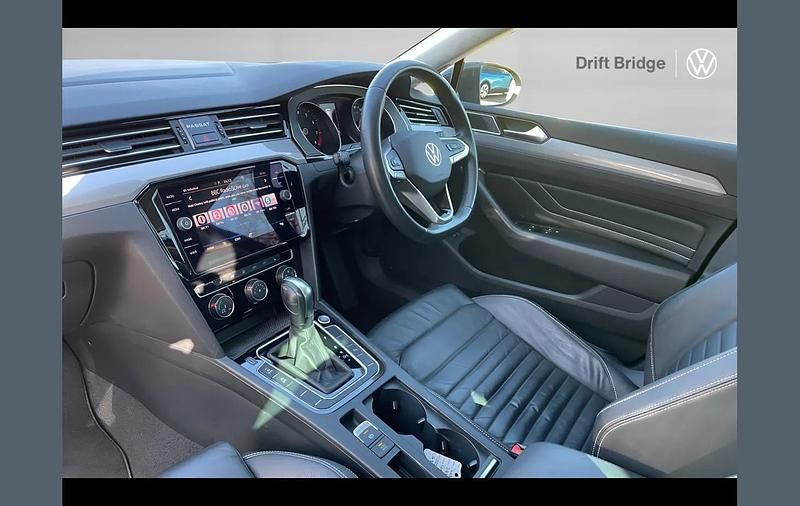 Used VW Passat SEL 150 HP (110 kW) 2021 Grey Estate