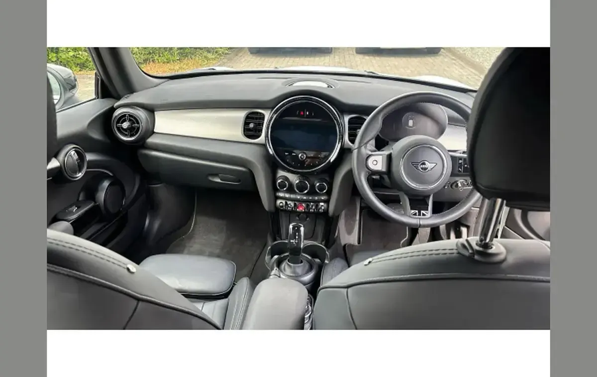 Used Mini Cooper Exclusive 136 HP (100 kW) 2024 White Hatchback
