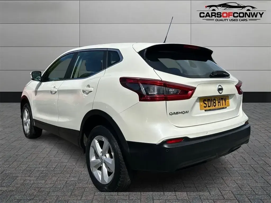 Used Nissan Qashqai Acenta 110 HP (80 kW) 2018 White SUV