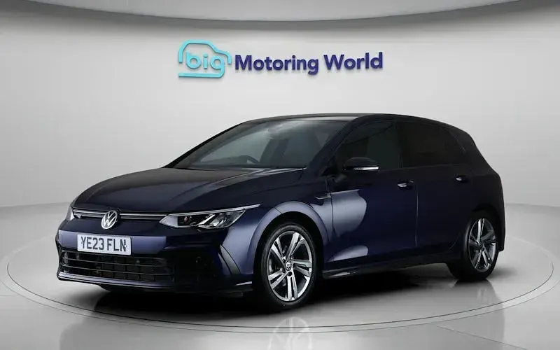 Used VW Golf VIII R-line 150 HP (110 kW) 2023 Blue Hatchback