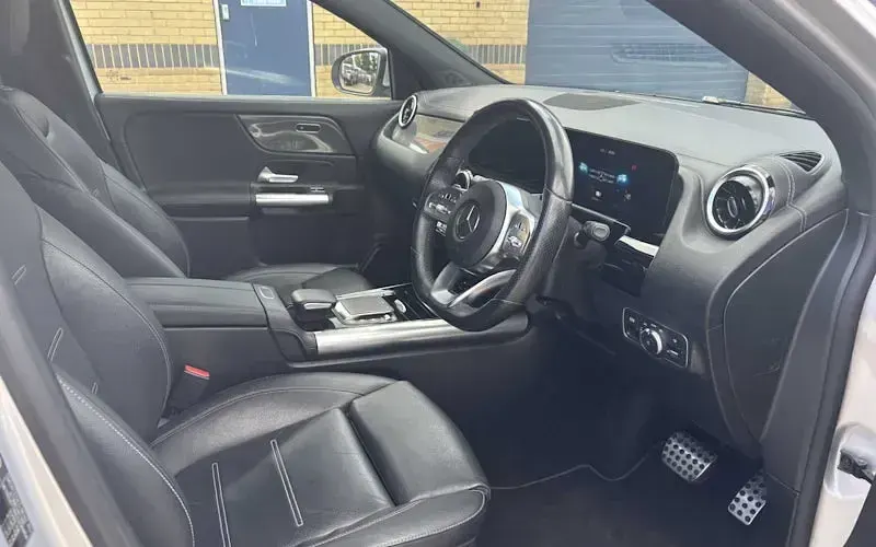 Used Mercedes GLA250 Exclusive 218 HP (160 kW) 2021 Silver SUV