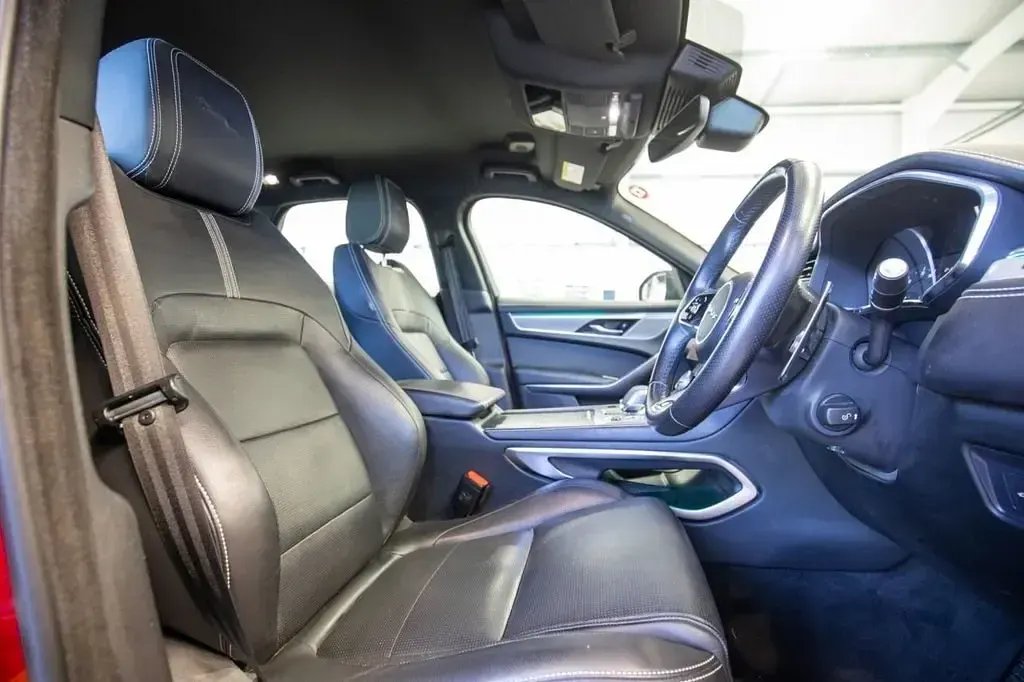 Używany Jaguar F-Pace R-Dynamic 204 KM (150 kW) 2022 Czerwony SUV