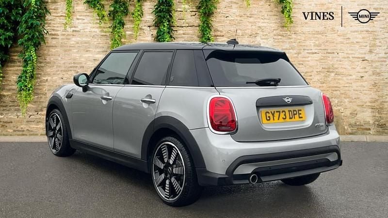 Usado Mini Cooper Exclusive 134 HP (98 kW) 2024 Prateado Citadino