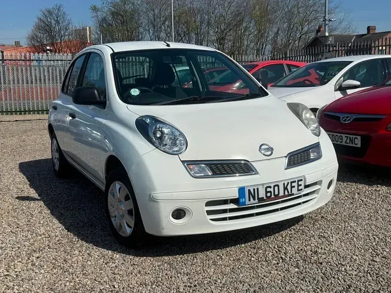 Begagnad Nissan Micra Visia 65 HK (47 kW) 2010 Vit Halvkombi