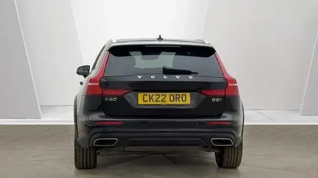 Used Volvo V60 CC 247 HP (181 kW) 2022 Estate