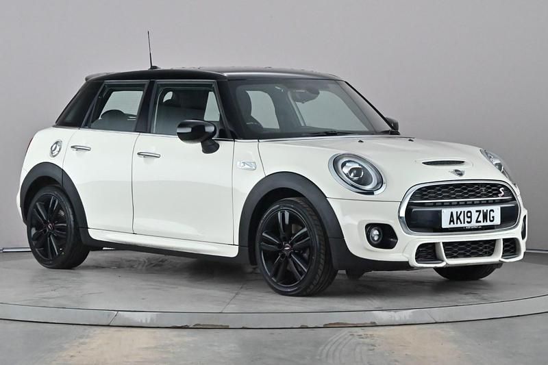Used Mini Cooper S Hatch 192 HP (141 kW) 2019 White Hatchback
