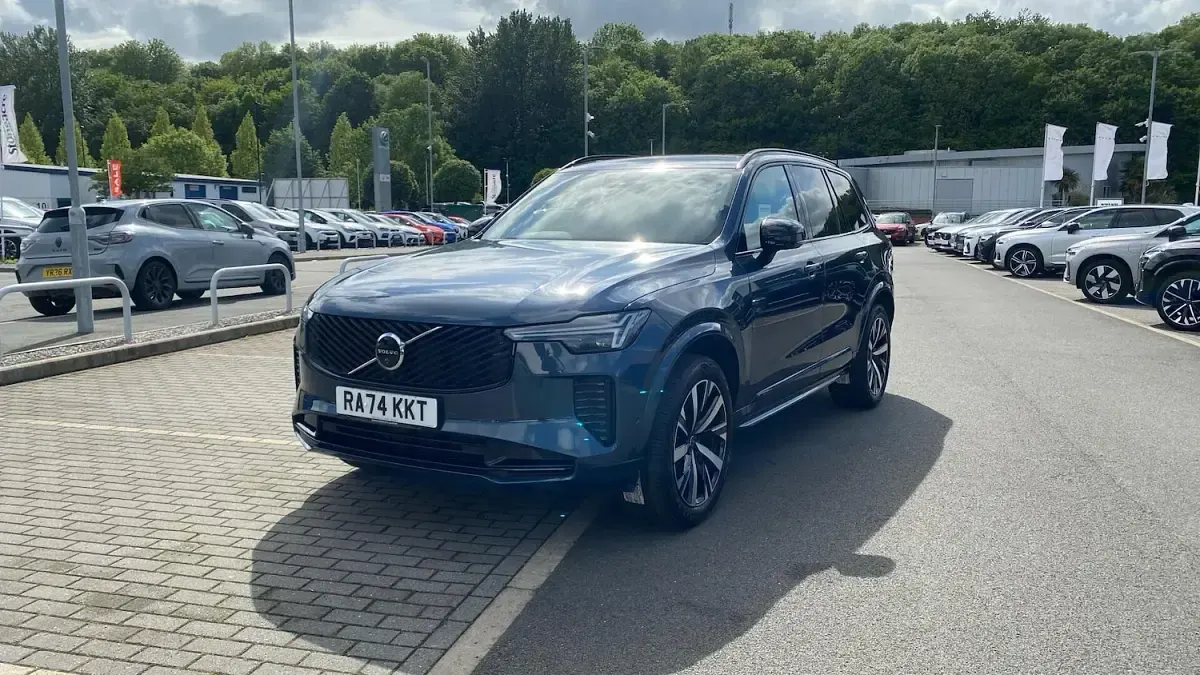 Used Volvo XC90 Plus 250 HP (183 kW) 2025 Blue SUV