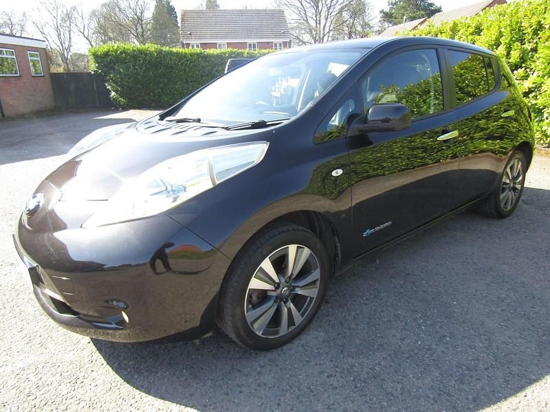 Used Nissan Leaf Tekna 80 kW (109 HP) 2016 Black Hatchback