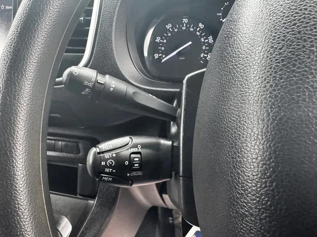 Używany Vauxhall Vivaro 100 KM (73 kW) 2023 Biały Minivan