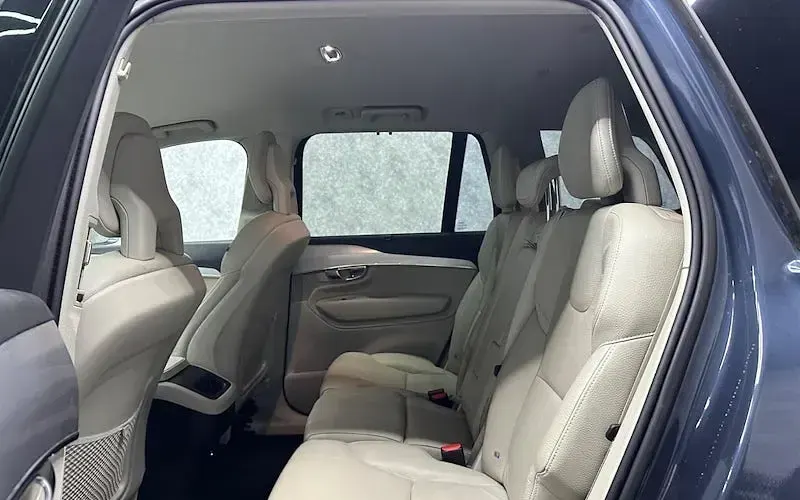 Used Volvo XC90 Momentum 235 HP (172 kW) 2019 SUV