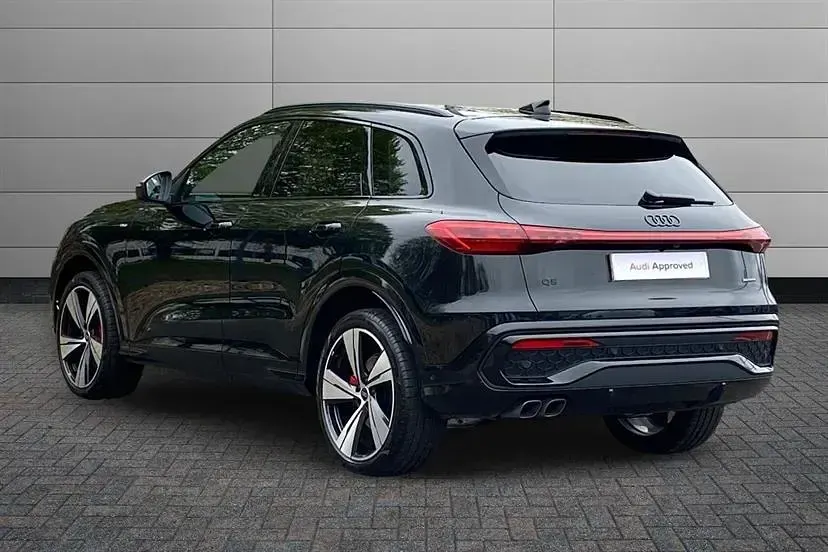 Used Audi Q5 Advanced 204 HP (150 kW) 2025 Mythos black SUV