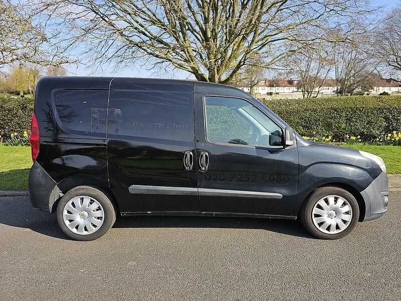 Used Vauxhall Combo 105 HP (77 kW) 2015 Black MPV