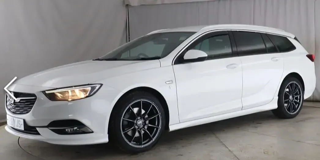 Used Vauxhall Insignia SRi 170 HP (125 kW) 2018 White Estate