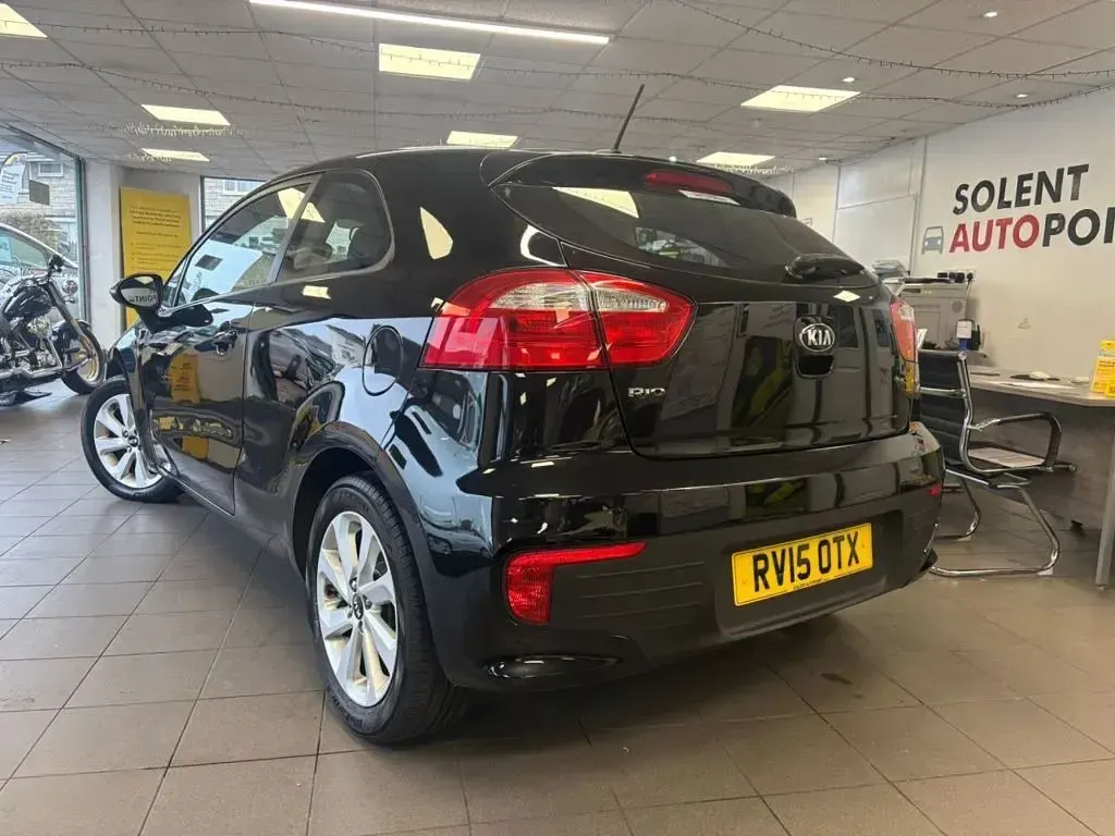 Used Kia Rio 84 HP (61 kW) 2015 Black Hatchback