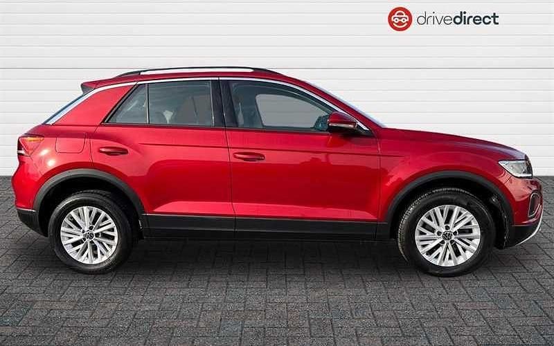 Used VW T-Roc Life 110 HP (80 kW) 2023 Red SUV