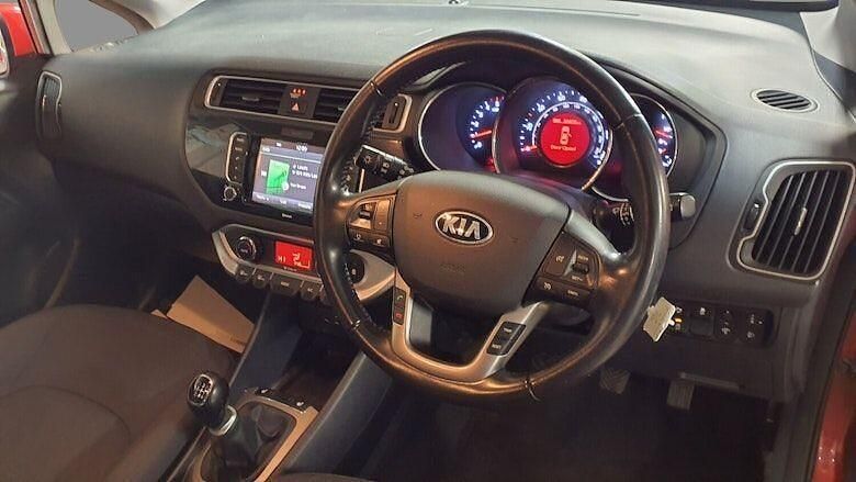 Used Kia Rio 89 HP (65 kW) 2016 Red Hatchback