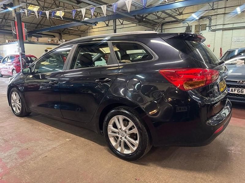 Używany Kia Ceed 2012 Czarny Hatchback