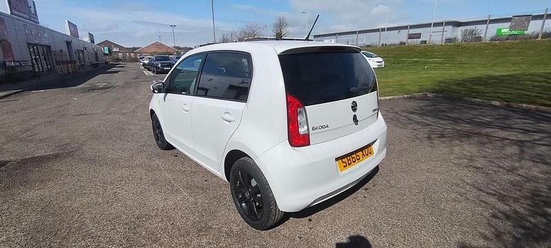 Used Skoda Citigo Colour Edition 60 HP (44 kW) 2016 White Hatchback
