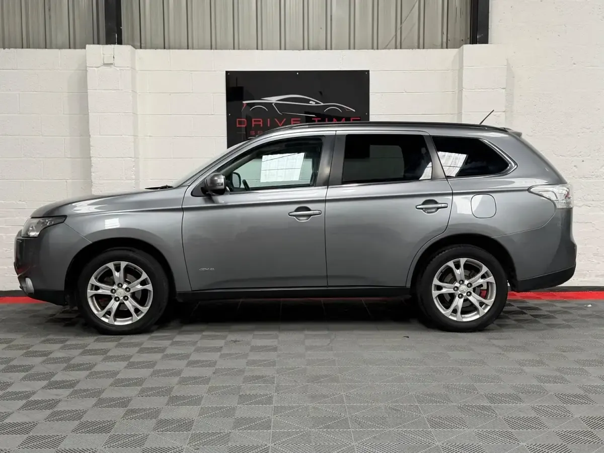 Usado Mitsubishi Outlander 2013 Cinzento SUV