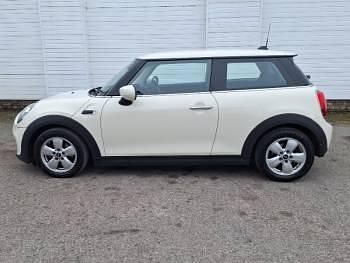 Used Mini ONE Classic 102 HP (75 kW) 2019 White Hatchback