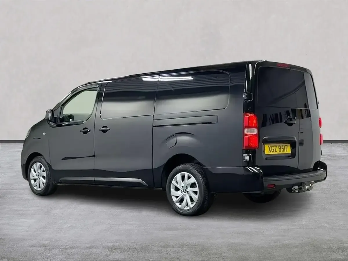 Używany Citroën Dispatch 180 KM (132 kW) 2022 Czarny Minivan